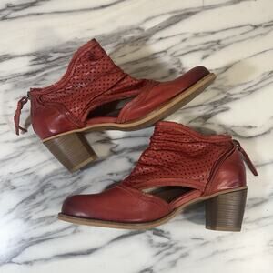 DKODE Ankle Boots Womens 8.5 39 Soft Perforated Leather Festival Western Cowgirl